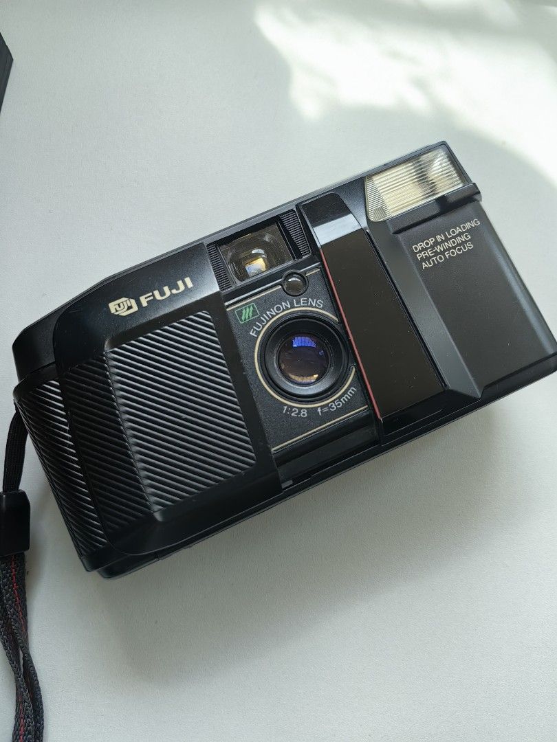 Fuji DL-300 film camera (Category: Cameras) located in Manila. Submitted by michihua (Listing ID 1329119323, Image 1). Description: Fuji Dl-300 Point & Shoot 35mm Excellent Working Condition! Film Tested (See Pictures) Comes with a Strap, CRP2 Battery, date stamp battery Cosmetics are still excellent with minimal signs of usage RFS: not using anymore, need funds.