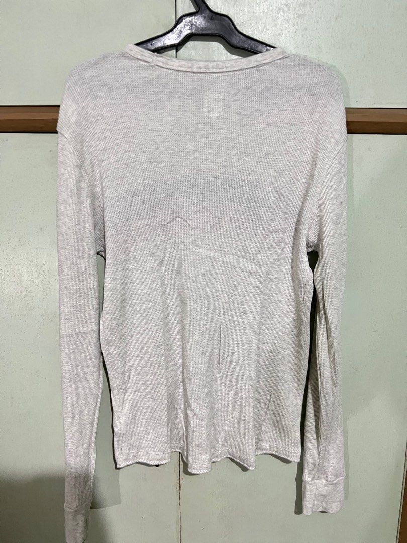 Gap Pullover (Category: Tshirts & Polo Shirts ) located in Makati City. Submitted by romadeclutters (Listing ID 1329238128, Image 2). Description: Gap Men - Pullover Size Small Used once RFS: Decluttering.