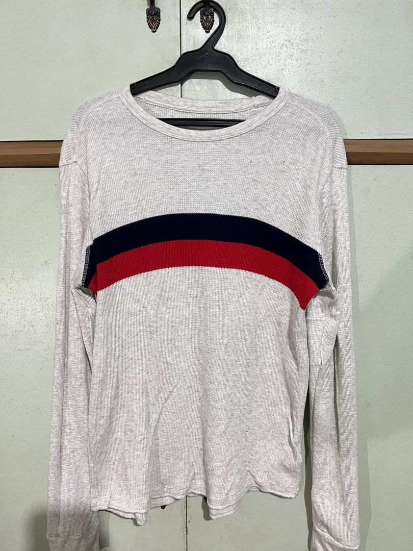 Gap Pullover (Category: Tshirts & Polo Shirts ) located in Makati City. Submitted by romadeclutters (Listing ID 1329238128, Image 1). Description: Gap Men - Pullover Size Small Used once RFS: Decluttering.