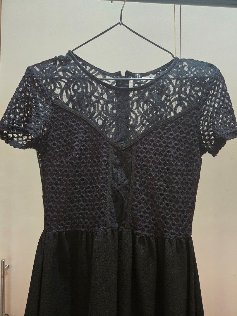 H&M Divides Black Lace Dress (Category: Dresses) located in Mandaluyong City. Submitted by ks_decluttering18 (Listing ID 1329286774, Image 3). Description: .