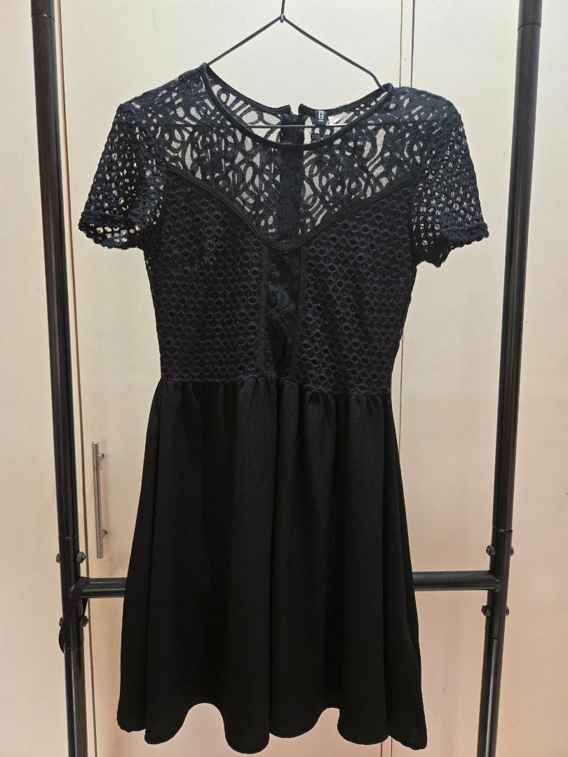 H&M Divides Black Lace Dress (Category: Dresses) located in Mandaluyong City. Submitted by ks_decluttering18 (Listing ID 1329286774, Image 1). Description: .