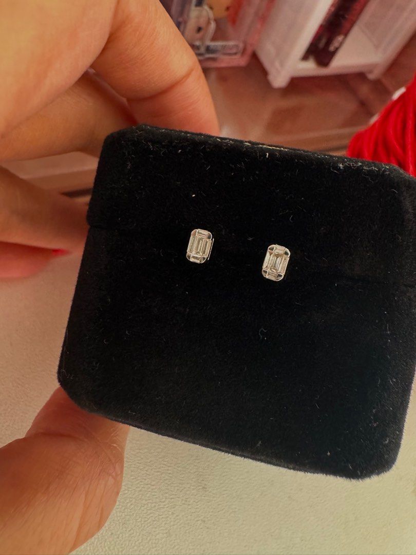 Ice cut Emerald Diamond Earrings (Category: Earrings) located in Bocaue. Submitted by arnssss (Listing ID 1329111818, Image 2). Description: Selling low, with IGI certification. 18k white gold, 0.10ct VS-SI clarity .