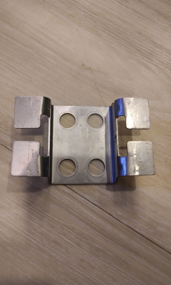 Iu unit bracket (Category: Motorcycle Accessories) located in Singapore. Submitted by hdr18 (Listing ID 1329228049, Image 2). Description: Iu unit bracket.