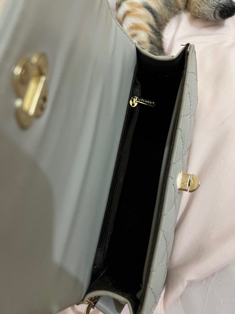 Jovanni Sling Bag (Category: Luxury Bags & Wallets) located in Valenzuela. Submitted by kengdall (Listing ID 1329143046, Image 3). Description: Used twice .