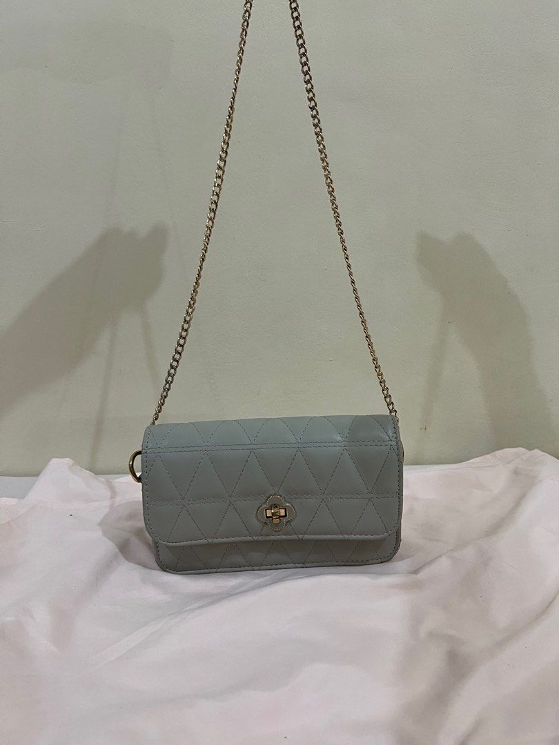 Jovanni Sling Bag (Category: Luxury Bags & Wallets) located in Valenzuela. Submitted by kengdall (Listing ID 1329143046, Image 1). Description: Used twice .