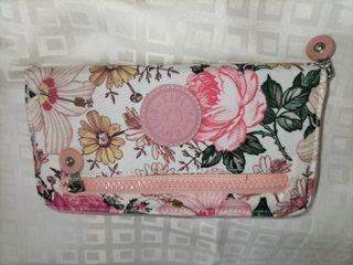(Category: ) located in . Submitted by ownpreloved.declutter (Listing ID 1329172124, Image 1). Description: .