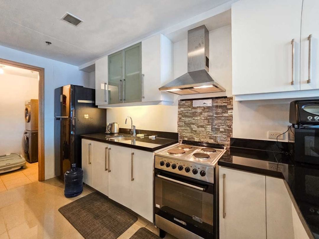 Curated visual reference: Curated Luxury Condo Residences With Panoramic City Views And High End Gallery View