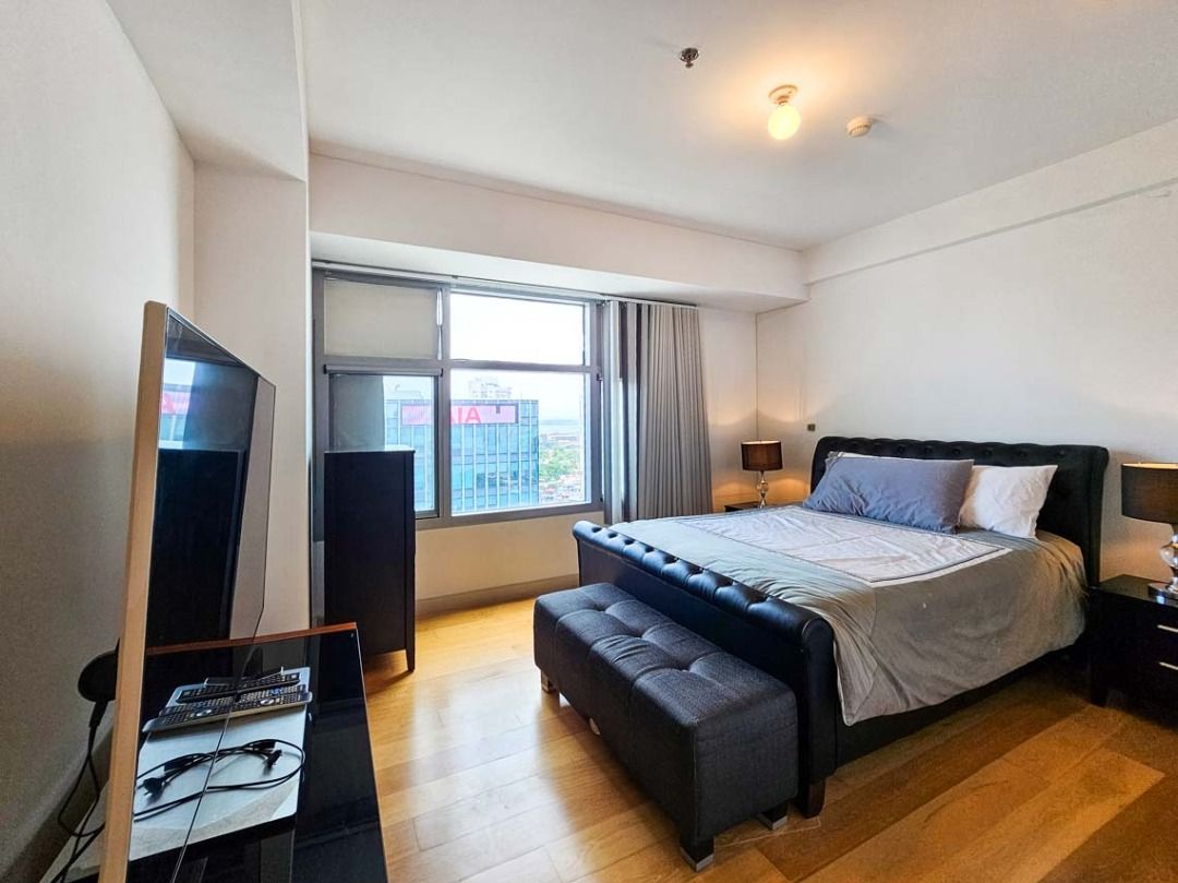 Photo inspiration: Fresh Look at Luxury High Rise Condo With Panoramic City Views In Park