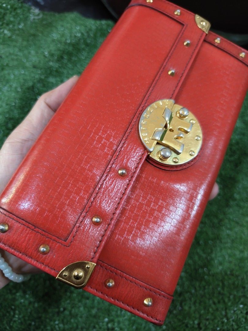 Metro city (Category: Luxury Bags & Wallets) located in Batangas. Submitted by venus232nd (Listing ID 1329223267, Image 3). Description: authentic.