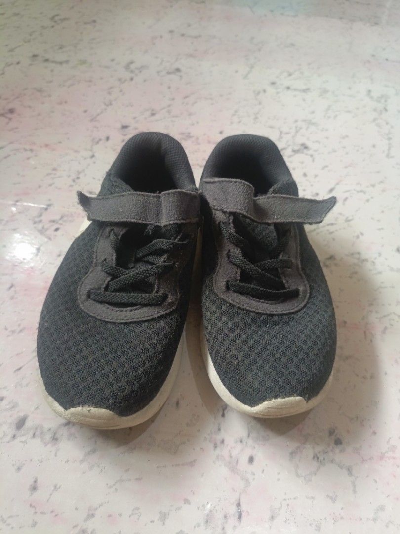Nike Shoes kids (Category: Babies & Kids Fashion) located in Caloocan City. Submitted by tiffanysarisarishoppe (Listing ID 1329121109, Image 3). Description: Original Nike Shoes kids Black Size EUR 31/ 19CM Rfs: hindi na kasya.