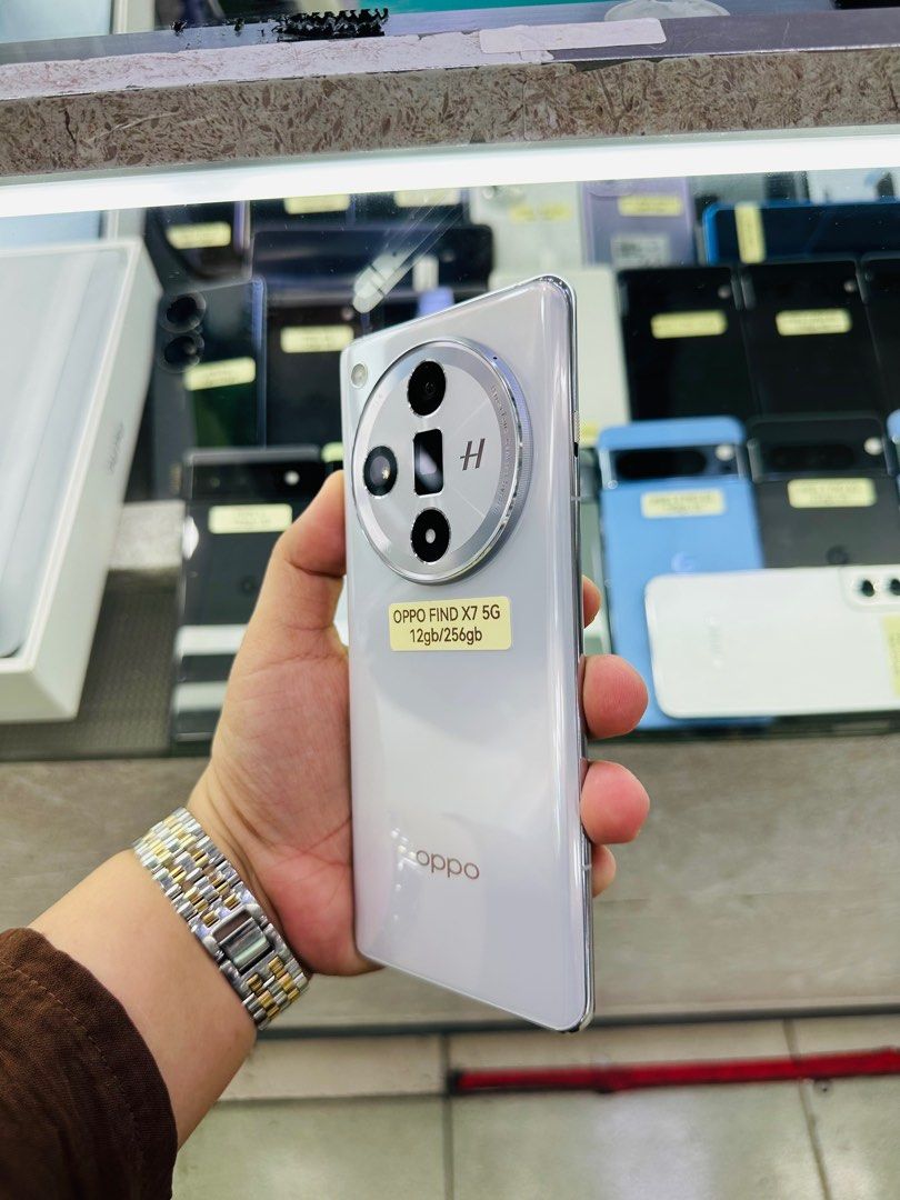 Oppo Find X7 5G 256gb (Category: OPPO) located in San Juan City. Submitted by javedsgadgetshop (Listing ID 1329124109, Image 2). Description: OPEN FOR INSTALLMENT VIA CREDIT CARD/GGIVES/SPAY/BILLEASE & SWAP/TRADE-IN! BUY AND SELL! Quick Specs : Oppo Find X7 •256gb •NTC Variant •Good batt health •Factory Unlock •95% Smoothness •No hidden issue | No Repaired •100% Authentic | Not Refurbished •w/ OEM Charger & store warranty ❣️ - serial can be check
