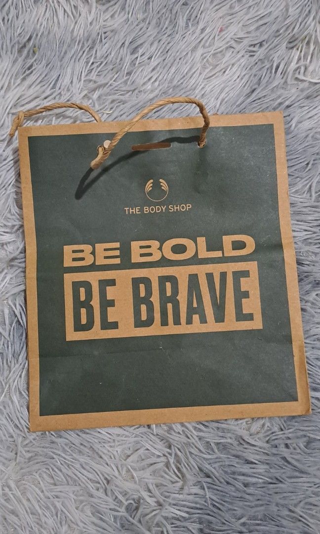 Paper Bag Paperbag The Body Shop Perabotan Rumah di Carousell