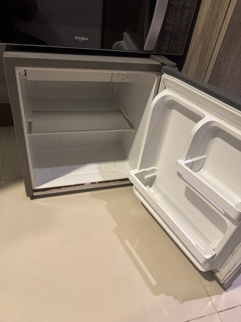 Personal Ref (Category: Refrigerators and Freezers) located in Manila. Submitted by ivanchiao (Listing ID 1323957241, Image 3). Description: Mandaluyong Eureka Brand.