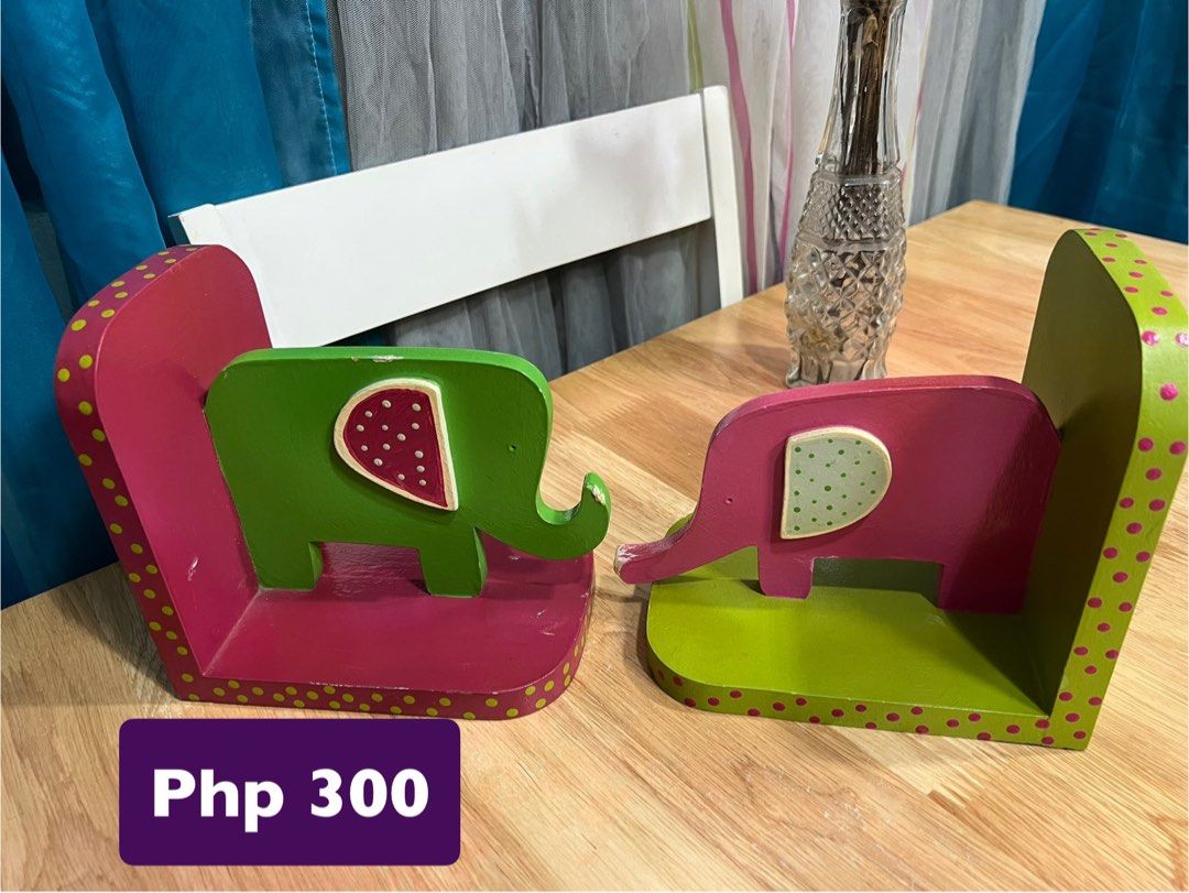 (FLASH SALE!) Preloved Bookends (Category: Storybooks) located in Marikina City. Submitted by thrifty_trinkets_by_anais (Listing ID 1329227078, Image 1). Description: 🌸 hello! selling own preloved/brand new items for less - everything is negotiable as long as reasonable in price 🤗 🙏🏻please also check my account for more marked down items 🫶 🐘bookends, well used but still okay 🐘heavy and colorful 📍marikina, near s&r 💳 gcash or paymaya 🏍️ 