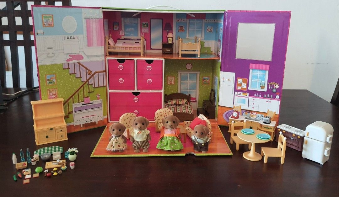 Preloved Calico Critters Carry Play Case Cloverleaf Corners House with Chocolate Dog Family Hobbies Toys Toys Games on Carousell