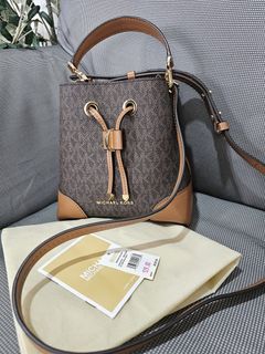 (Kategori: ) berada di . Dikirim oleh lillystuff (ID iklan 1329124712, Gambar 1). Deskripsi: .