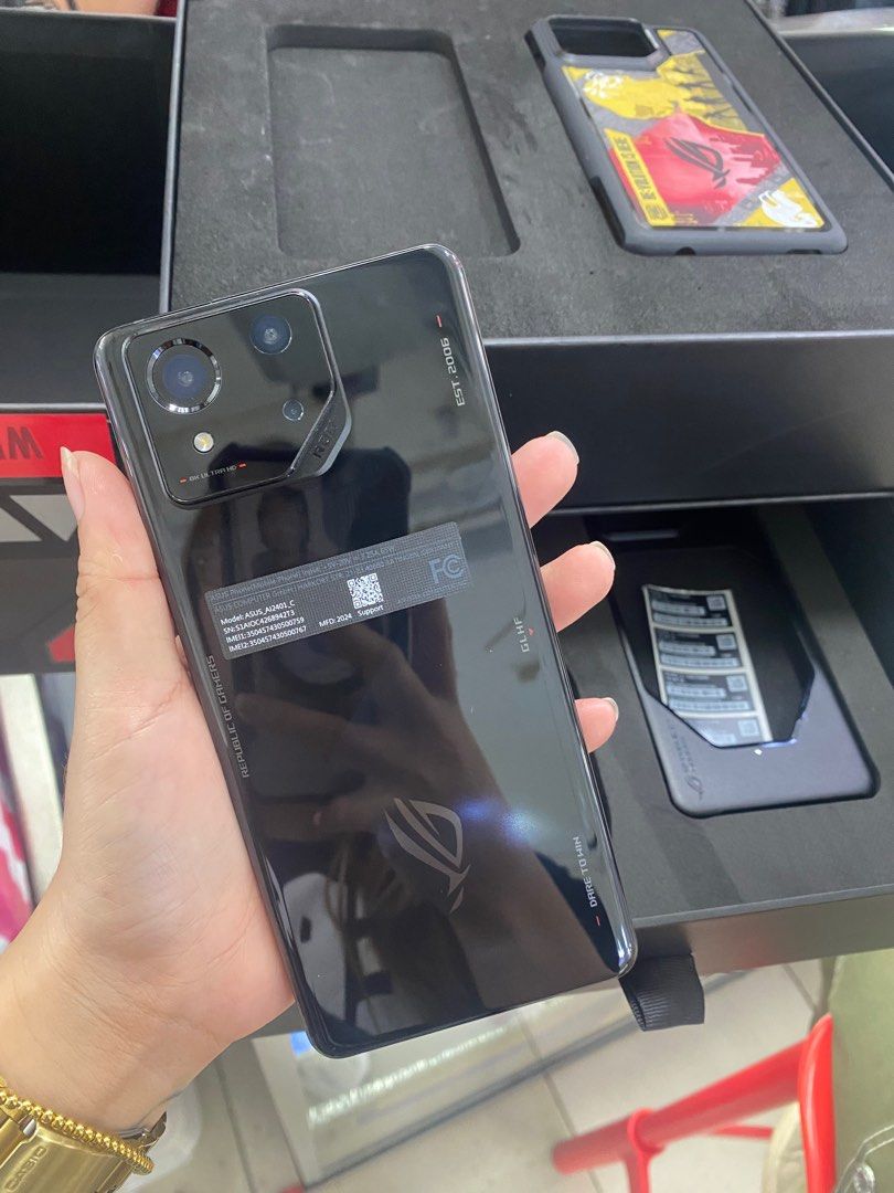 ROG 8 (Category: Asus) located in San Juan City. Submitted by ace_gadgethub (Listing ID 1329168877, Image 3). Description: ROG 8 12/256gb Openbox only. Complete package! .