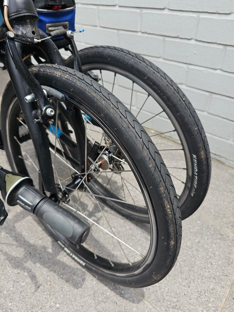 Tern D8 Foldable (Category: Bicycles) located in Singapore. Submitted by blurdragon (Listing ID 1329143421, Image 3). Description: Bought 7 yrs ago, well used for 1st 3 yrs. Tyres and chain was replaced 4 yrs back but lightly used thereafter as upgraded to Hybrid bike..