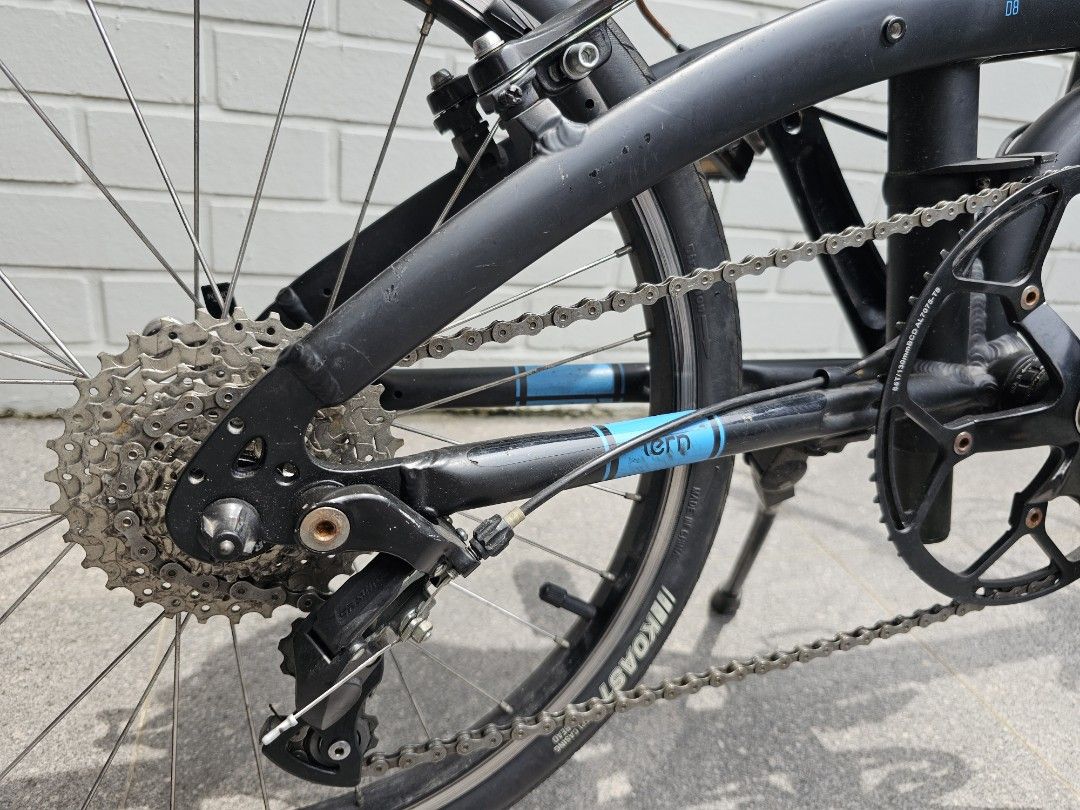 Tern D8 Foldable (Category: Bicycles) located in Singapore. Submitted by blurdragon (Listing ID 1329143421, Image 2). Description: Bought 7 yrs ago, well used for 1st 3 yrs. Tyres and chain was replaced 4 yrs back but lightly used thereafter as upgraded to Hybrid bike..