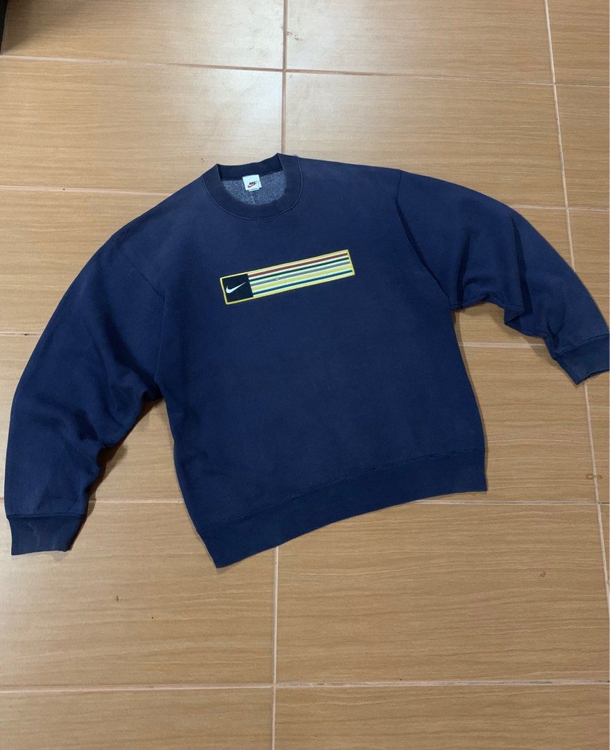 VINTAGE NIKE FLAG SWEATSHIRT Men s Fashion Activewear on Carousell