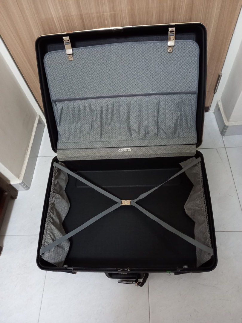 Vintage suitcase delsey 25 inch