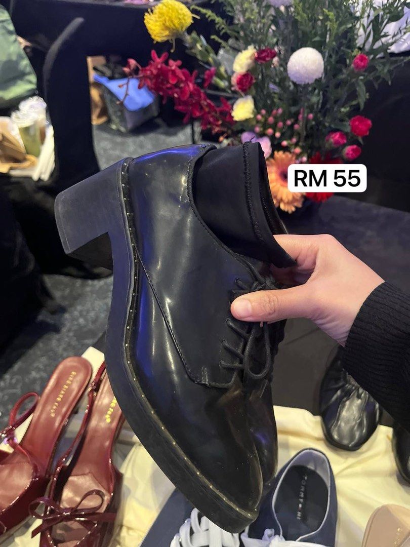 Dr martens black 001 zara top