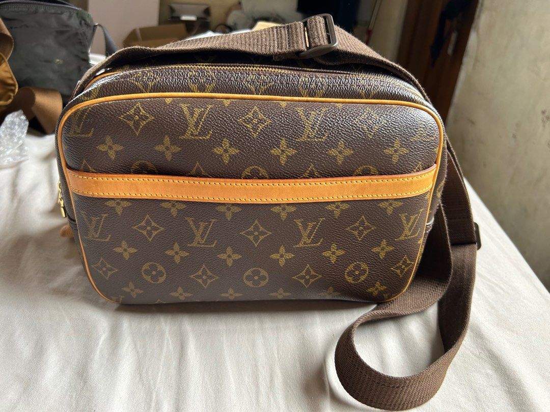 Authentic Louis Vuitton Reporter Bag (Category: Luxury Bags & Wallets) located in Dinalupihan. Submitted by hydzsalva (Listing ID 1329303860, Image 2). Description: Authentic Louis Vuitton Reporter Bag PM No issues, no foul smell, no cracks.