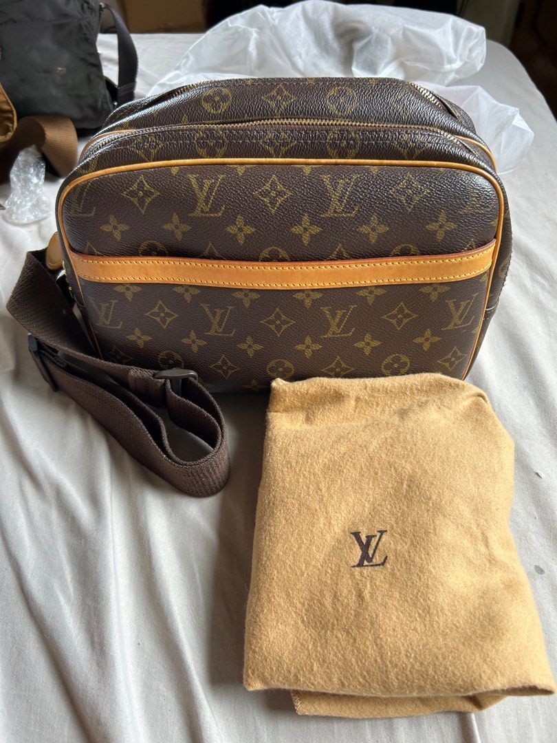 Authentic Louis Vuitton Reporter Bag (Category: Luxury Bags & Wallets) located in Dinalupihan. Submitted by hydzsalva (Listing ID 1329303860, Image 1). Description: Authentic Louis Vuitton Reporter Bag PM No issues, no foul smell, no cracks.