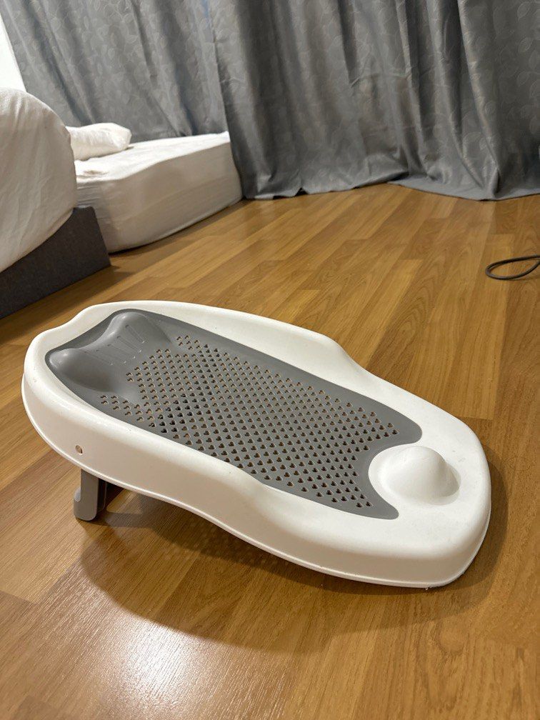 Bath support (Category: Bathtub & Bath Accessories) located in Subang Jaya. Submitted by dewwspreloved (Listing ID 1329374516, Image 1). Description: New, never been used. Good to support babies below 6 months.