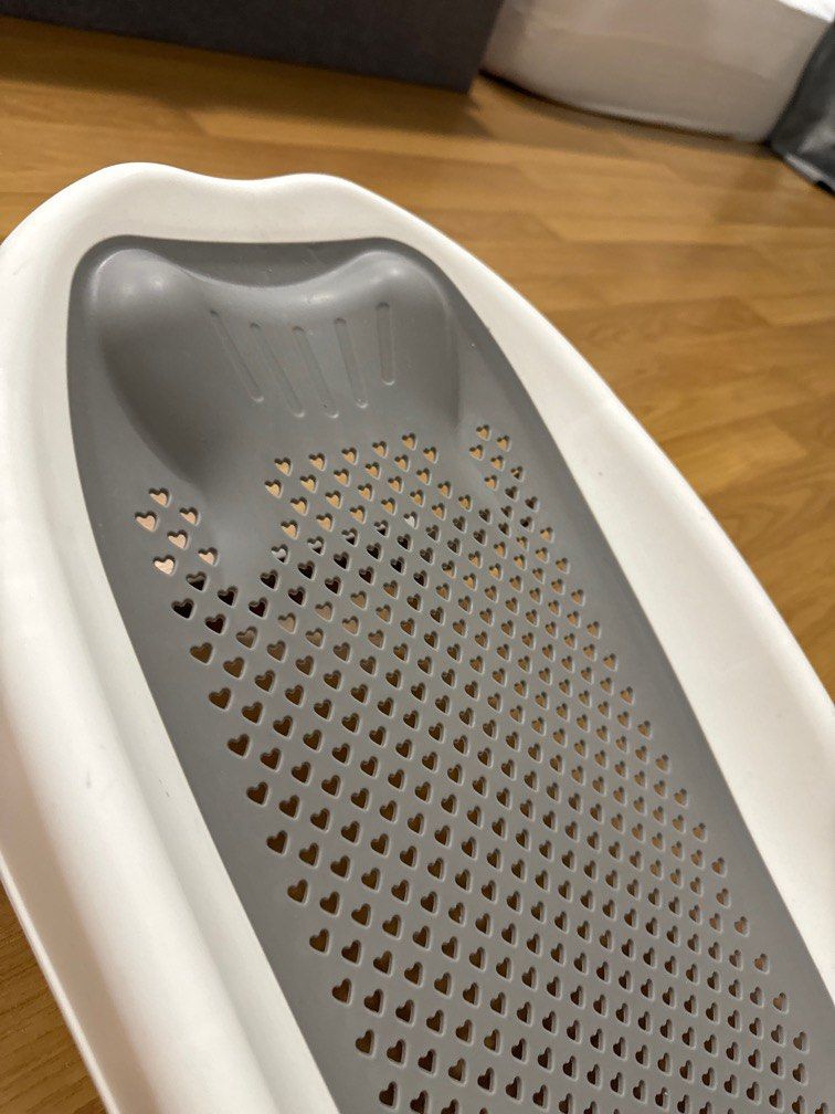 Bath support (Category: Bathtub & Bath Accessories) located in Subang Jaya. Submitted by dewwspreloved (Listing ID 1329374516, Image 3). Description: New, never been used. Good to support babies below 6 months.