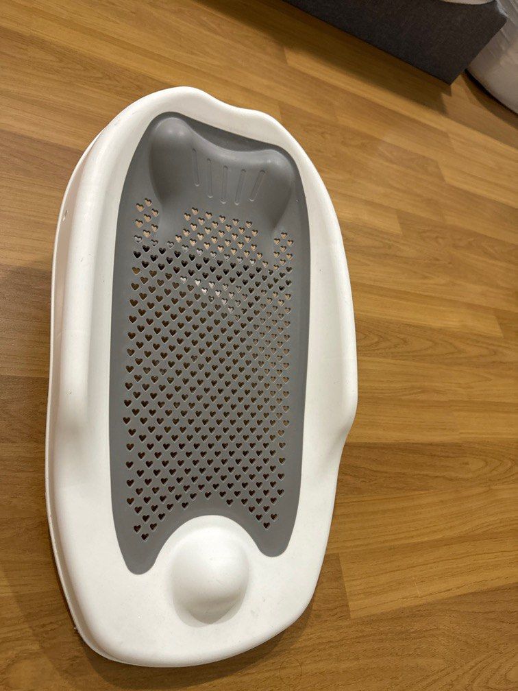 Bath support (Category: Bathtub & Bath Accessories) located in Subang Jaya. Submitted by dewwspreloved (Listing ID 1329374516, Image 2). Description: New, never been used. Good to support babies below 6 months.