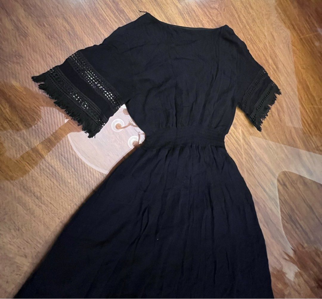 Black dress (Category: Dresses) located in Muntinlupa City. Submitted by secondchancechic (Listing ID 1329289550, Image 3). Description: .