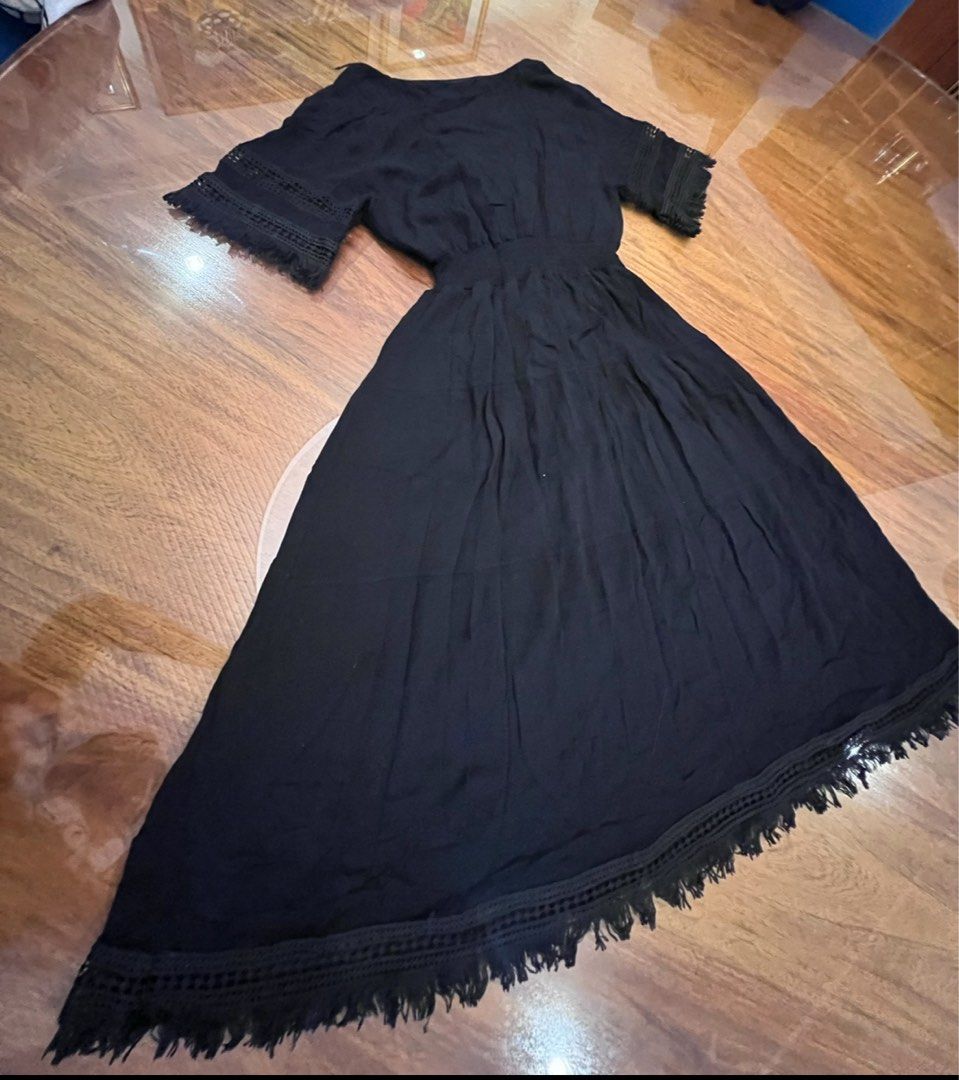 Black dress (Category: Dresses) located in Muntinlupa City. Submitted by secondchancechic (Listing ID 1329289550, Image 2). Description: .