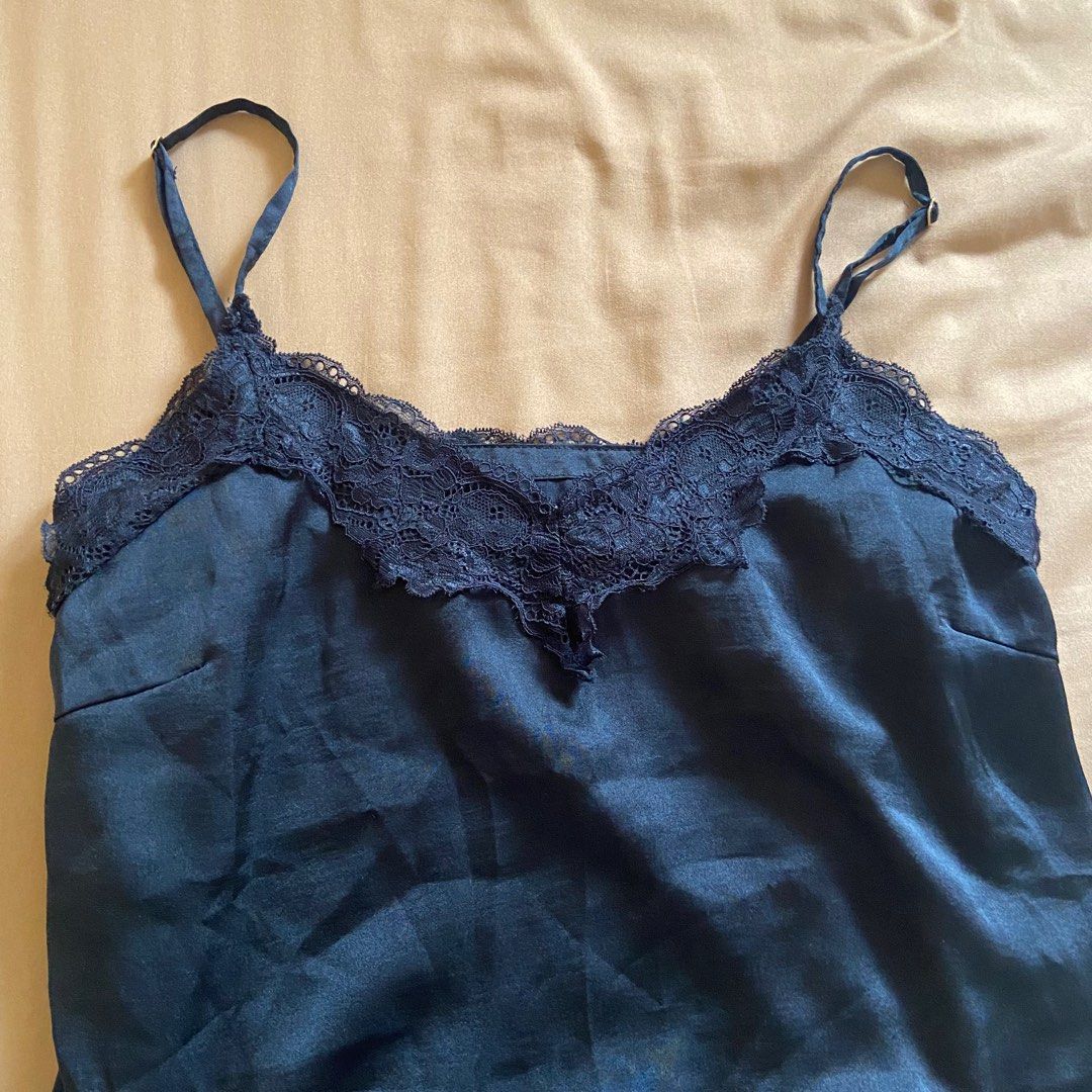 Black Lace Cami Top (Category: Sleeveless) located in Quezon City. Submitted by cmsupreloved (Listing ID 1329325013, Image 2). Description: fits S-M.