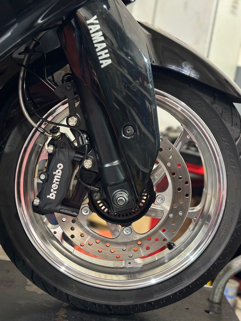 Brembo M3 + P34 🖤🤍 (Category: Motorcycle Accessories) located in Singapore. Submitted by k4rb0nz (Listing ID 1329439362, Image 1). Description: Xmax Combo Brembo M3/P34 🖤🤍 $800 Brembo M3 + Kamui Front 267/300mm P34 Black Silver Logo + Kamui Normal Bracket 2 x Caliper Screw Or $890 Brembo M3 + Kamui Front 267/300mm P34 Black Silver Logo + Underslung Bracket + 1pcs Hel Hose 2 x Caliper Screw ‼️Price Inclusive Of Installation‼️ 🫡 Payment Method