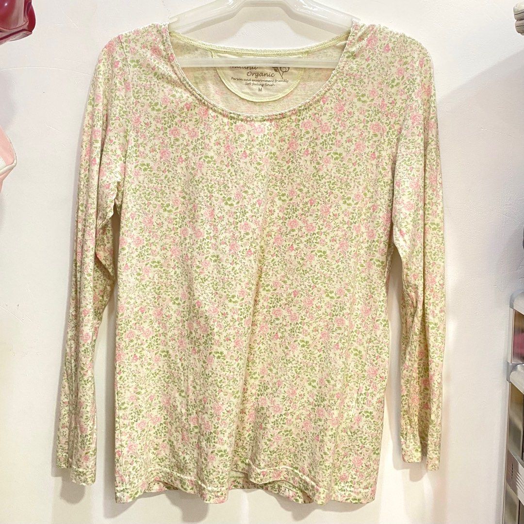 coquette fairycore floral pullover long sleeves (Category: Longsleeves) located in Navotas City. Submitted by lovecored (Listing ID 1329314332, Image 1). Description: ★ pretty fabric! w/ stain (see 3rd photo) mop: gcash, maya, unionbank, bdo mod: sdd, ggx.