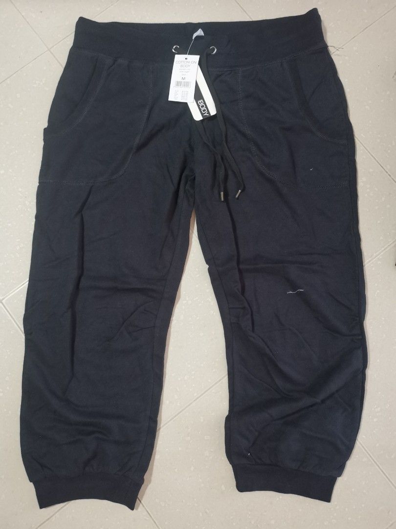 Cotton On 3/4 Joggers (Category: Activewear) located in Singapore. Submitted by _pixie (Listing ID 1329326005, Image 1). Description: New with tag. Size M. Price Includes normal mail only. #cottonon #joggers.
