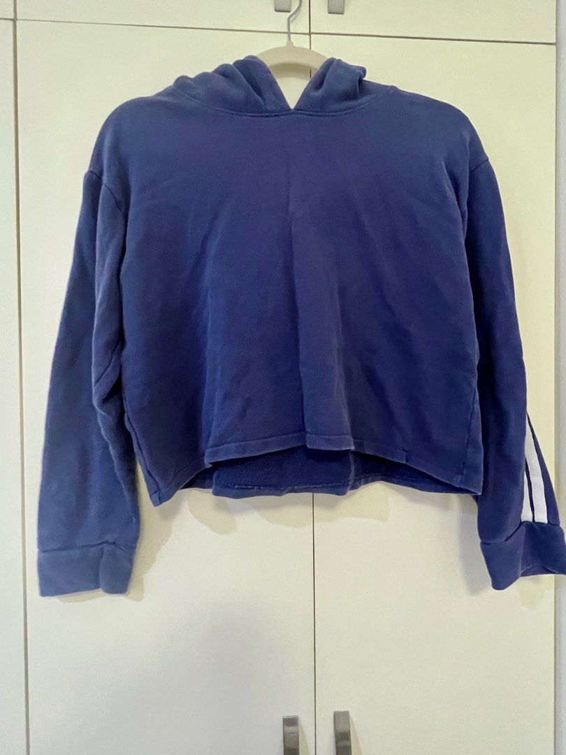 Cropped Blue Jacket (Category: Coats, Jackets and Outerwear) located in Manila. Submitted by camicart (Listing ID 1329404528, Image 1). Description: .