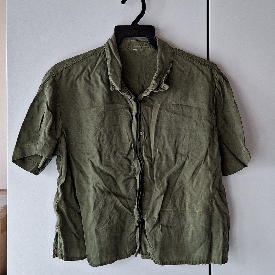Cropped button down top (Category: Blouses) located in Singapore. Submitted by esstt (Listing ID 1329309869, Image 1). Description: Colour: Olive Green Best fits UK8-10 Shoulder 16.5",PTP 19", Length 18" +$2 for mailing Check out my profile for more listings!.