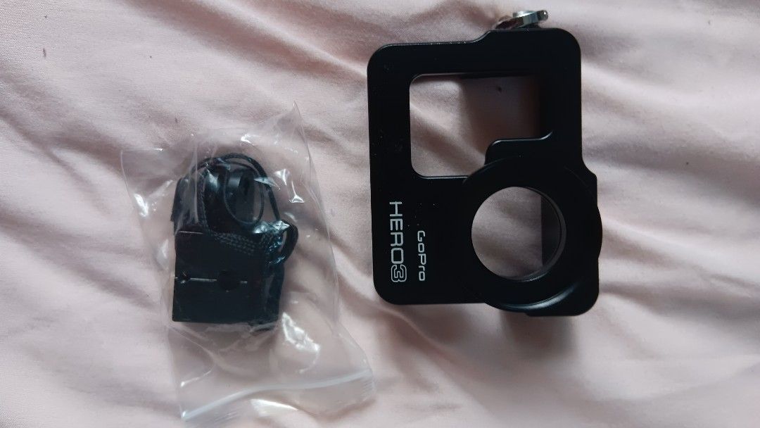 Go Pro Hero 3 Case (Category: Cameras) located in Caloocan City. Submitted by sassy1013 (Listing ID 1329458708, Image 2). Description: Go Pro Hero 3 hard metal case accesories included are as is..