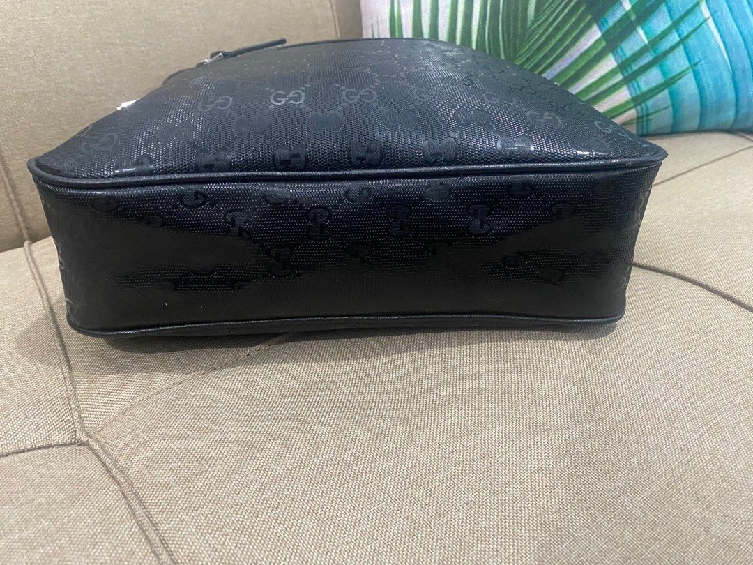 Preloved GUCCI Imprime GG Messenger Bag (Category: Luxury Bags & Wallets) located in Lucena. Submitted by madame_bagelia_collection (Listing ID 1329366913, Image 3). Description: Looks new Adjustable sling Silver tone hardware Source from Japan via jumbo box Dimensions: Length 25cm, 27cm, With 7cm.