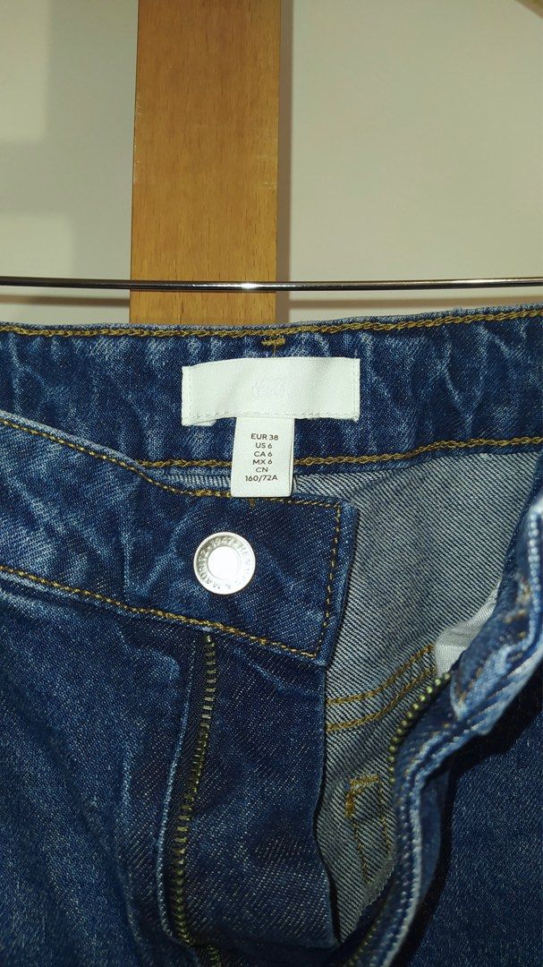 H&M Mom Jeans (Category: Jeans) located in Quezon City. Submitted by maychamatcha (Listing ID 1329395459, Image 3). Description: Still good as new! Used twice only Fits 27-28 High-waisted Original H&M bought online Quality denim Rfs: not my style anymore.
