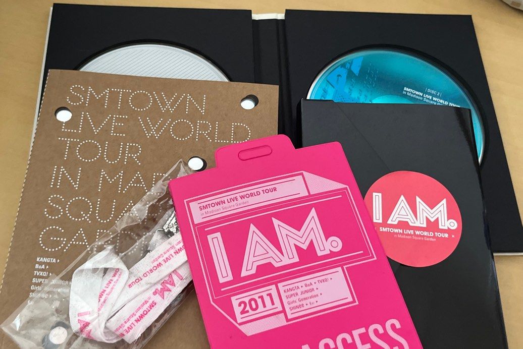 I AM SMTOWN LIVE WORLD TOUR 2011, Hobbies & Toys, Memorabilia