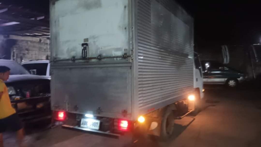 Isuzu Elf Giga NKR 12ft close van (Category: Heavy Vehicles) located in Antipolo. Submitted by antipolo_autozone (Listing ID 1329355093, Image 3). Description: Isuzu elf giga nkr 12 feet close van 2015 4x4 matic 2015 Cold ac sa harap 4jg2 engine manual Complete paper New change oil . Updated Ragistro. Antipolo city Area 09157233358.