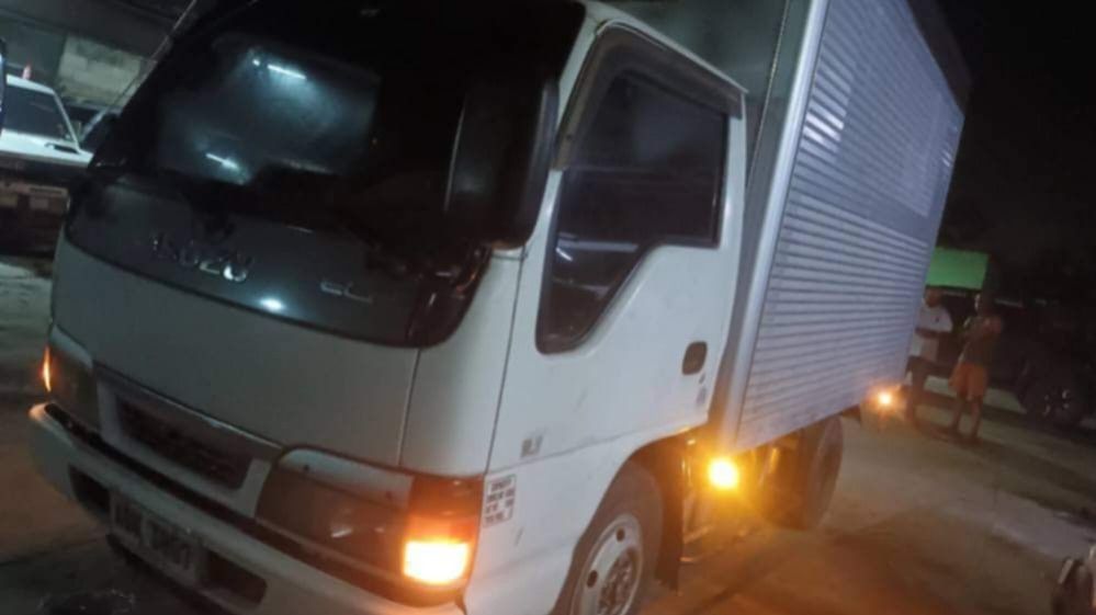 Isuzu Elf Giga NKR 12ft close van (Category: Heavy Vehicles) located in Antipolo. Submitted by antipolo_autozone (Listing ID 1329355093, Image 1). Description: Isuzu elf giga nkr 12 feet close van 2015 4x4 matic 2015 Cold ac sa harap 4jg2 engine manual Complete paper New change oil . Updated Ragistro. Antipolo city Area 09157233358.