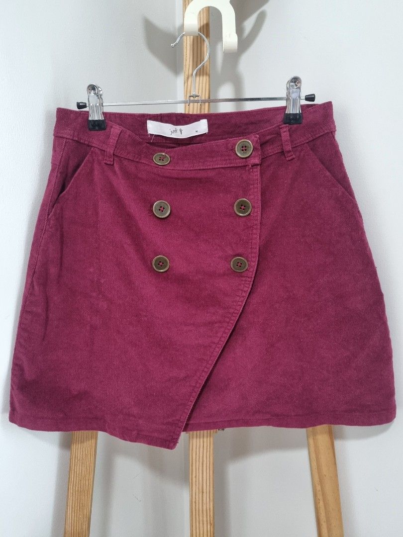 Just G velvet skirt (Category: Skirts) located in Mandaluyong City. Submitted by snsells (Listing ID 1329387462, Image 1). Description: .