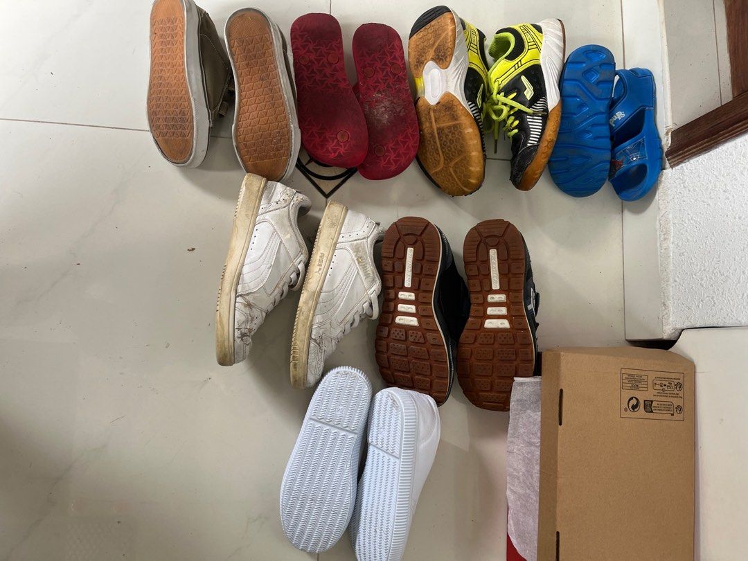 Slippers under $1 shop