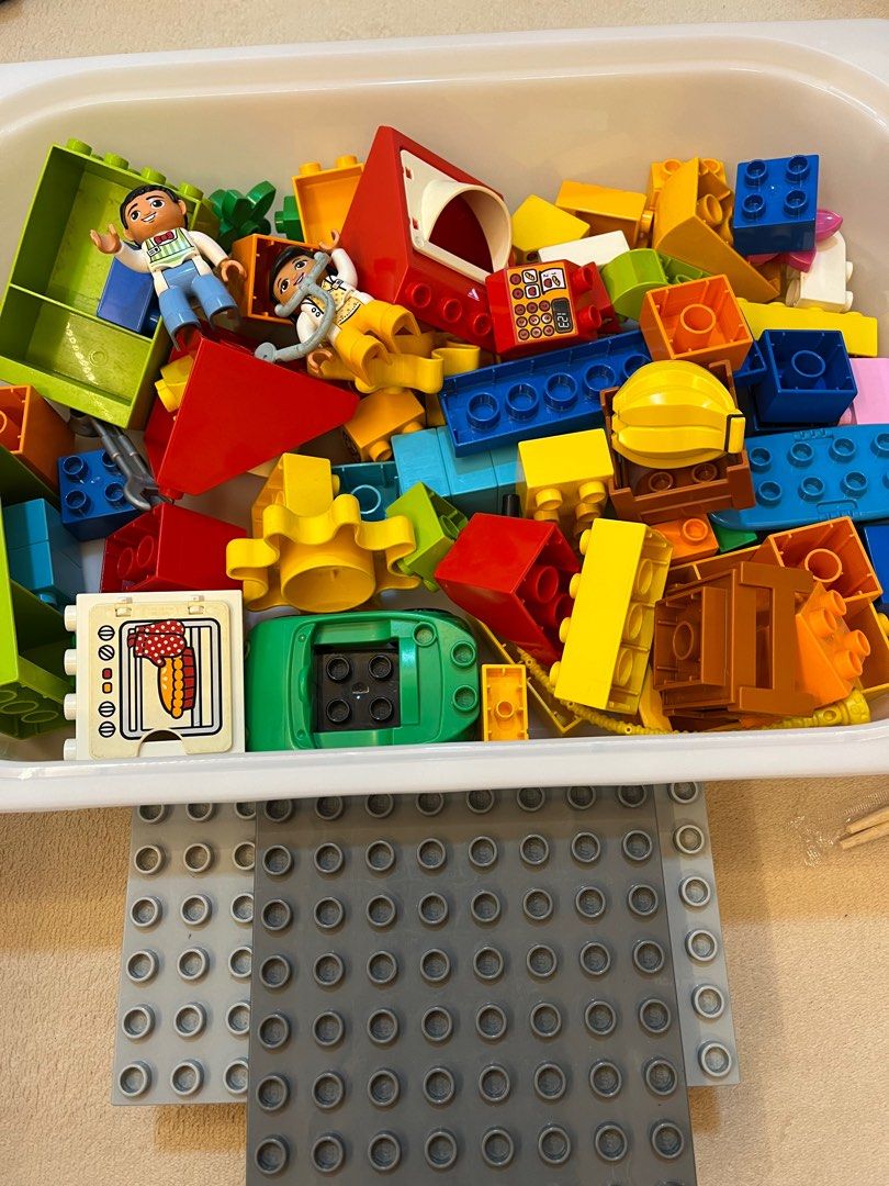 Lego duplo town square 10836 top