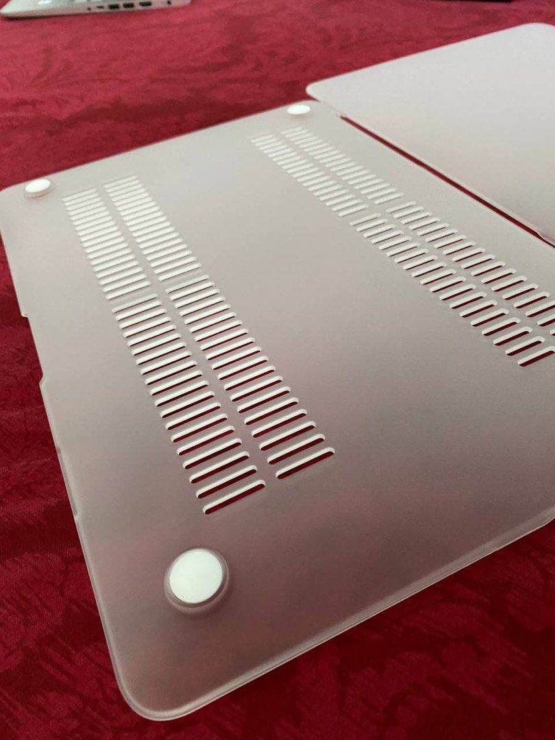 MacBook Casing (Category: Laptops & Notebooks) located in Lahat. Submitted by rinjefri (Listing ID 1329391455, Image 3). Description: Macbook Case Clear Protective Cover Cystal Plastic Hard (Frosted) Reason to letgo - wrong size For : - Macbook Air 13.3 - Frosted - Model A1369/A1466 * Please check first your macbook model before purchase Meetup - COD Lrt Kerichi / Universiti .