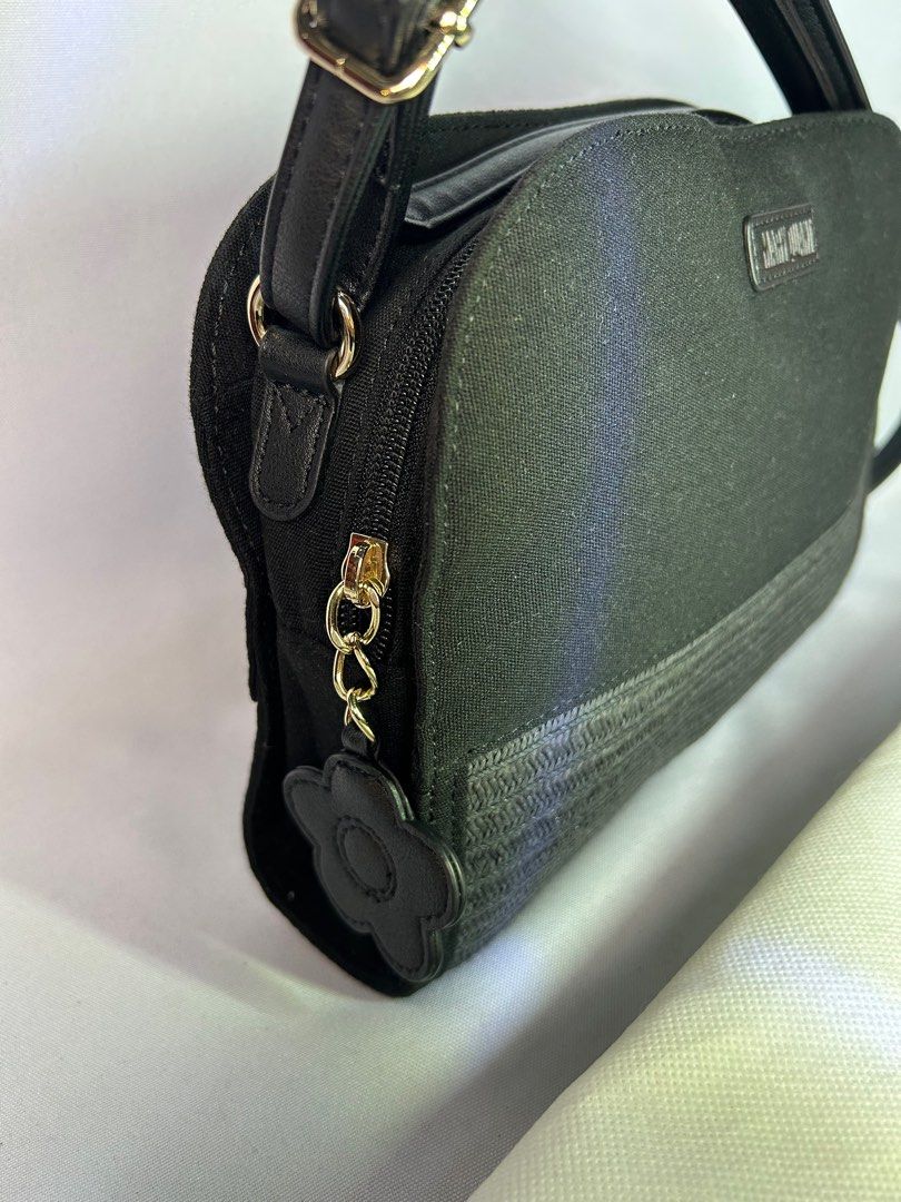 MARY QUANT bag. Vintage bag (Category: Luxury Bags & Wallets) located in Quezon City. Submitted by whatsinmyclosett (Listing ID 1329441020, Image 3). Description: MARY QUANT bag. Vintage bag ☑️Item in Japan ☑️25 X 19 CM ☑️BRANDED ☑️ORIGINAL ☑️ good condition ☑️Vintage ☑️manage your EXPECTATIONS this is second hand / vintage bag HINDI po BRANDNEW Binibili mo 🔴LOOKS NEW.. ang ganda pa 🔴WHAT YOU SEE IS WHAT YOU GET 🔴BAWAL NA BAWAL SA MAARTE.. 🔴N
